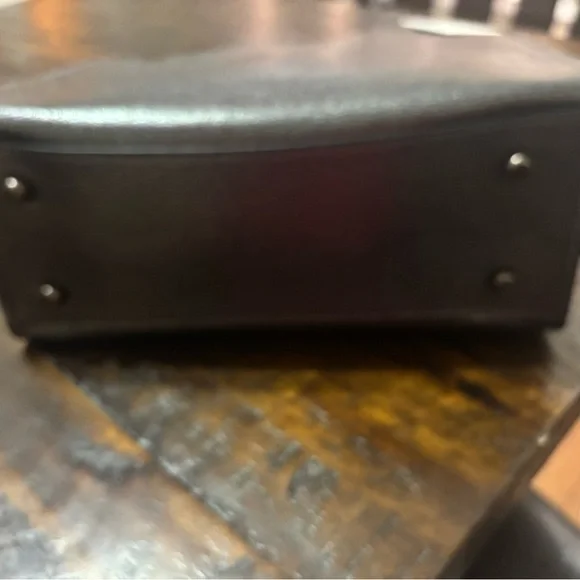 Coach Rouge - Picture 3 of 10